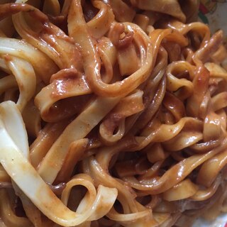 牛ひき肉とデミグラのフェトチーネパスタ